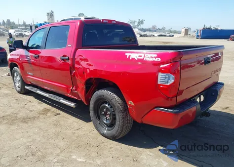2017 Toyota Tundra Sr5 4.6L V8 z USA, uszkodzony, nr VIN 5TFEM5F12HX121428